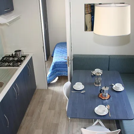 Happy Camp Mobile Homes In Lido Di Sesto Camping Boats&Restaurant Sesto Calende Exterior photo