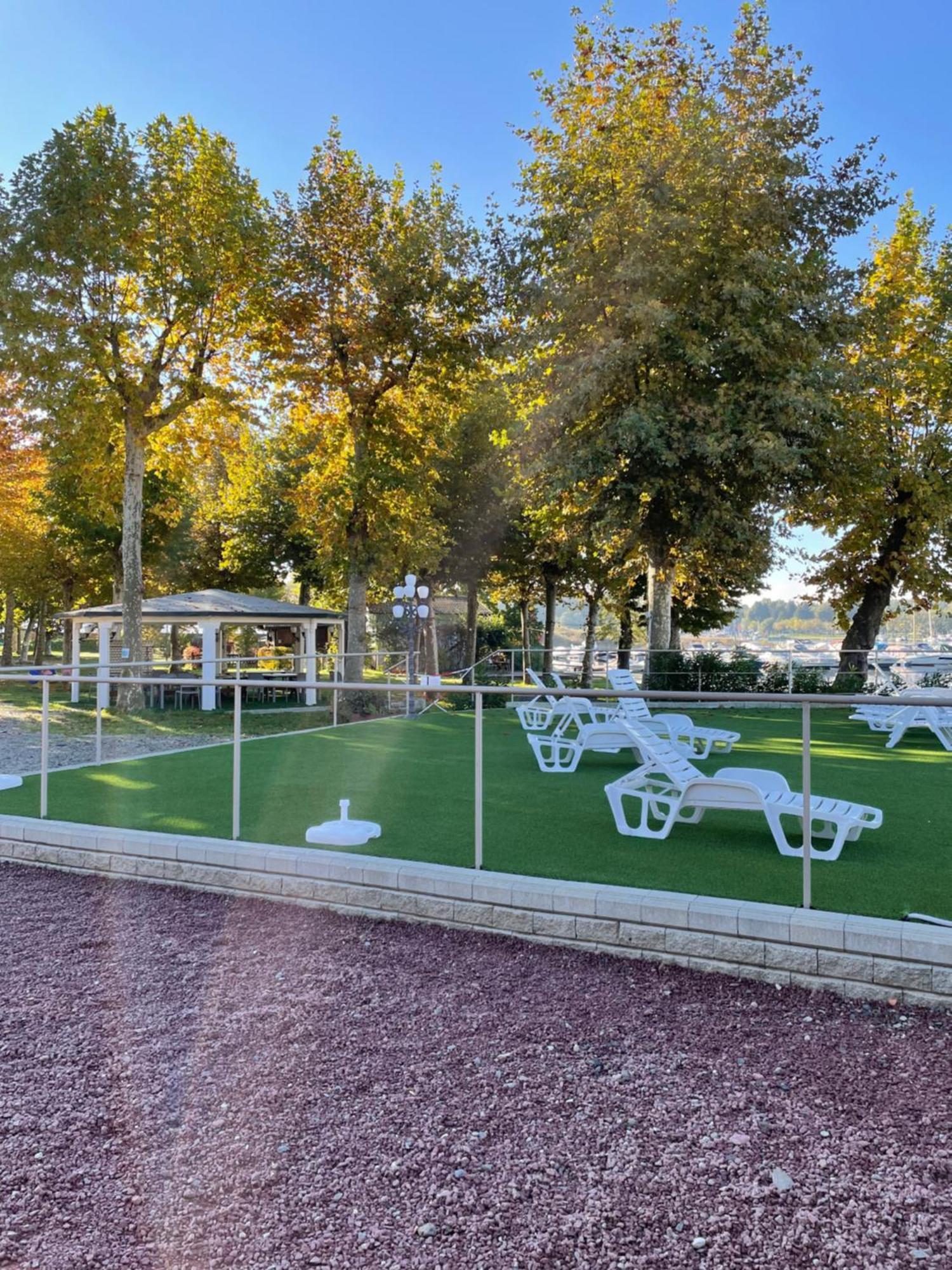 Happy Camp Mobile Homes In Lido Di Sesto Boats&restaurant Camping Sesto Calende